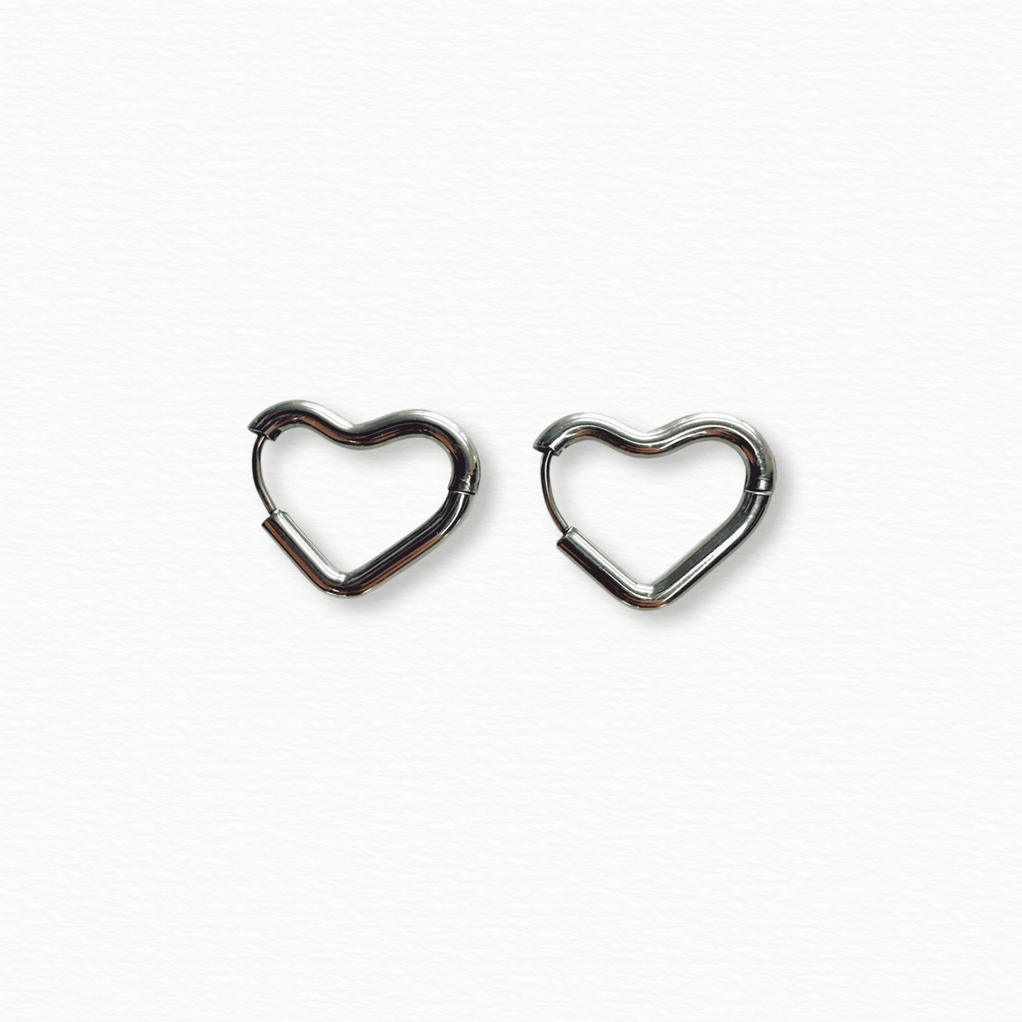 Arete corazón plateado