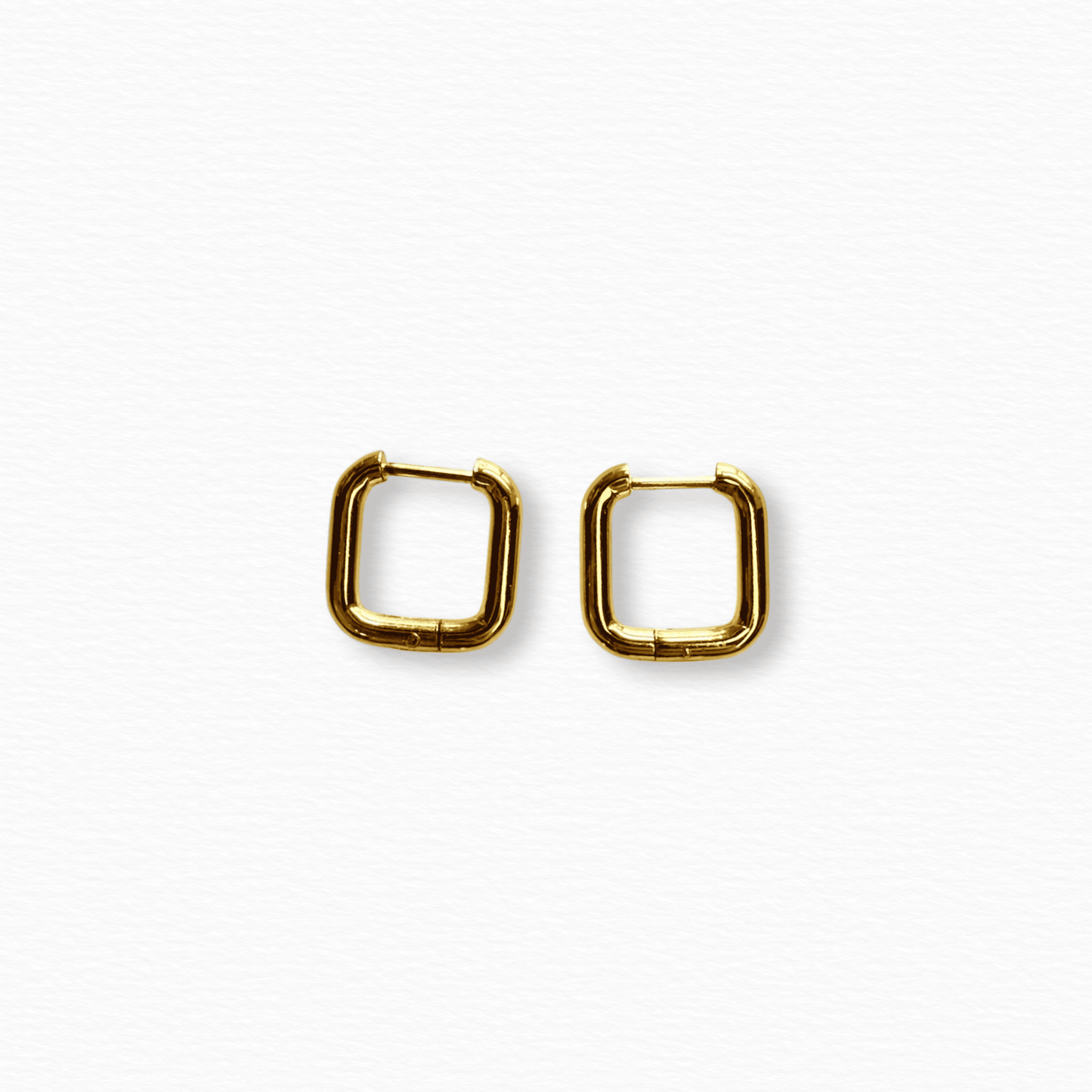 Arete cuadrado dorado