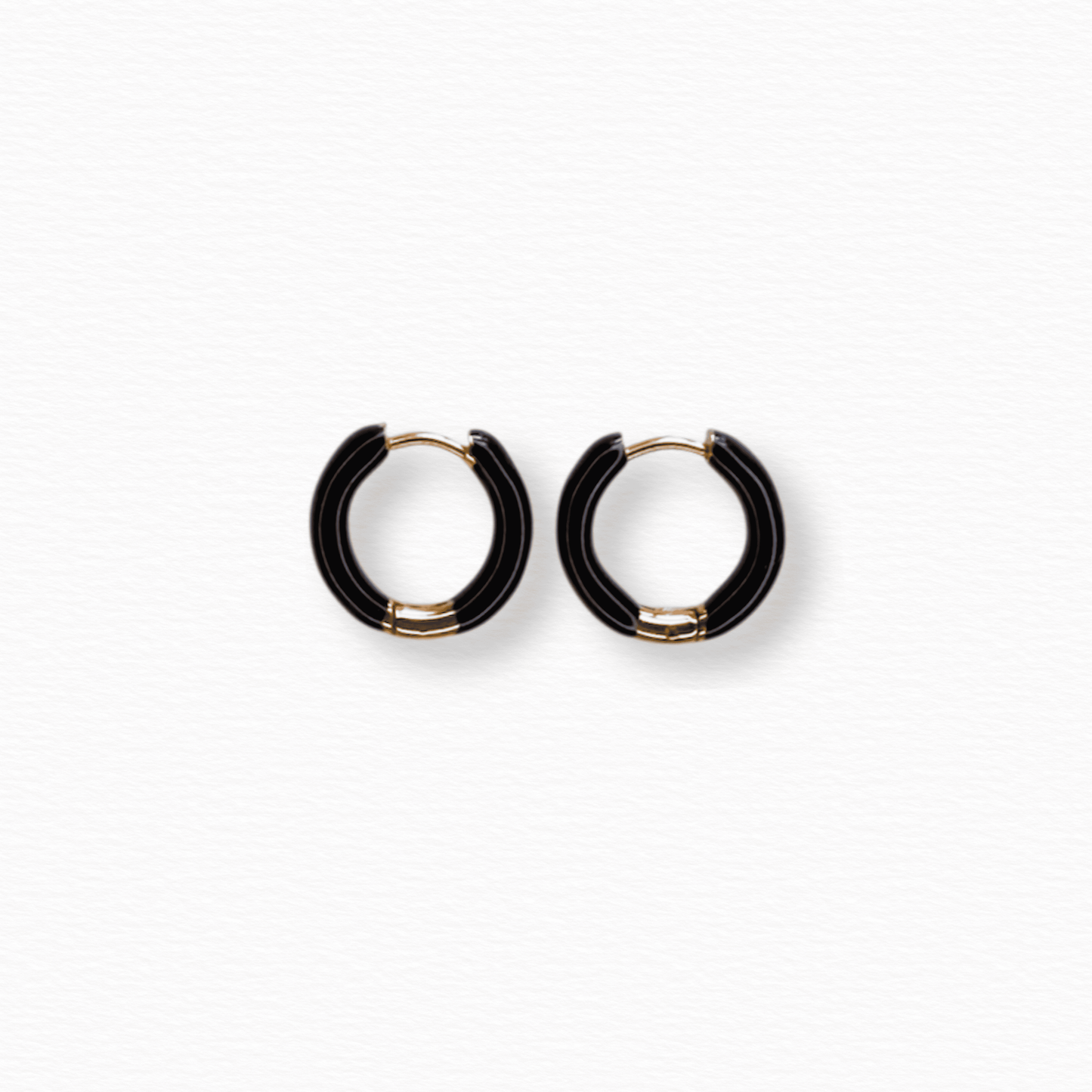 Aro dorado esmaltado, Negro