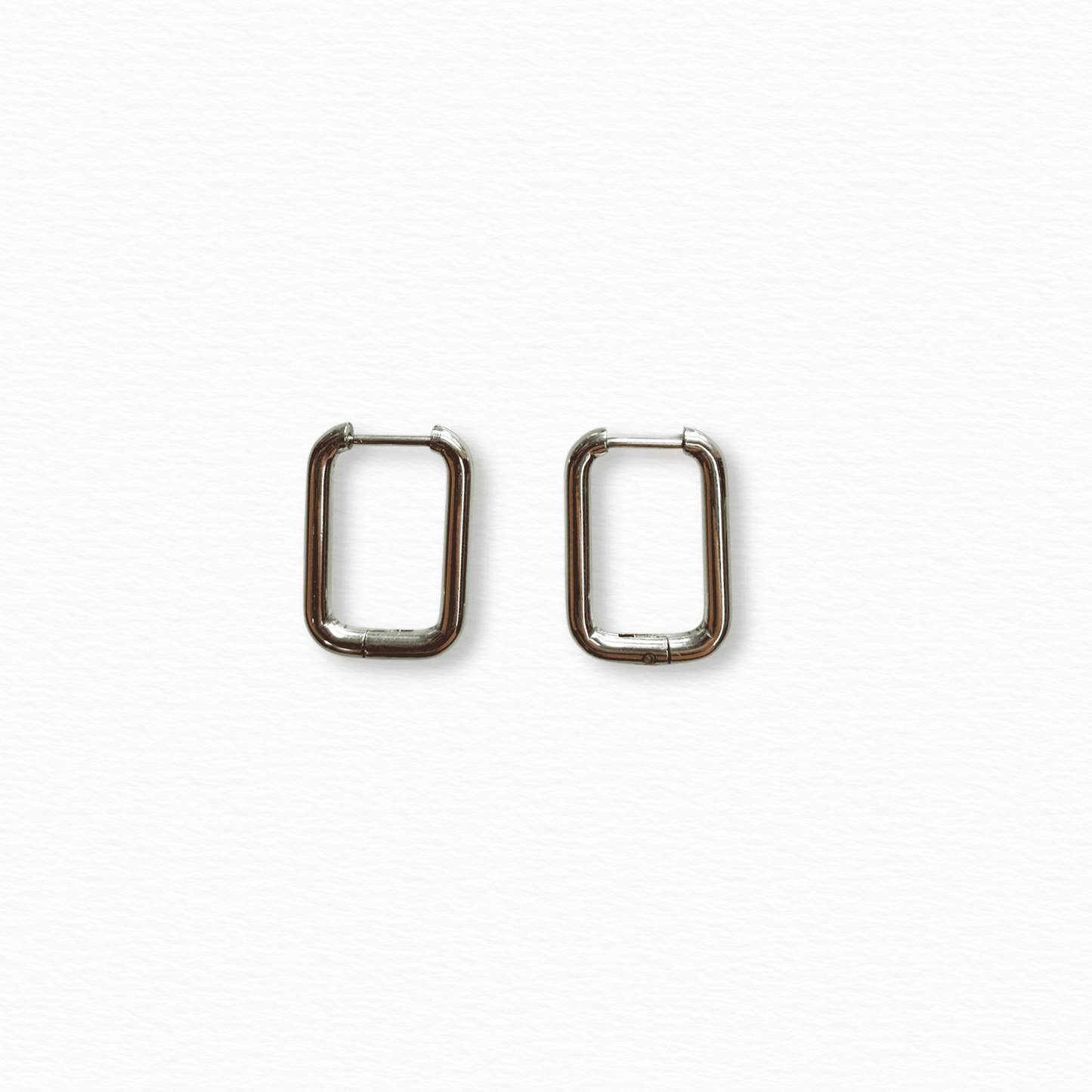 Arete rectangular plateado