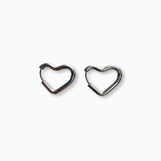 Arete corazón plateado