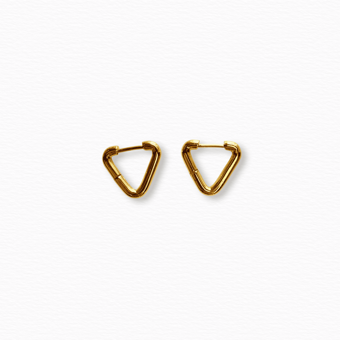 Arete triangular dorado